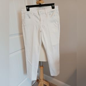 American Eagle White jegging jeans Sz 10. These pants have been hemmed to a 26in